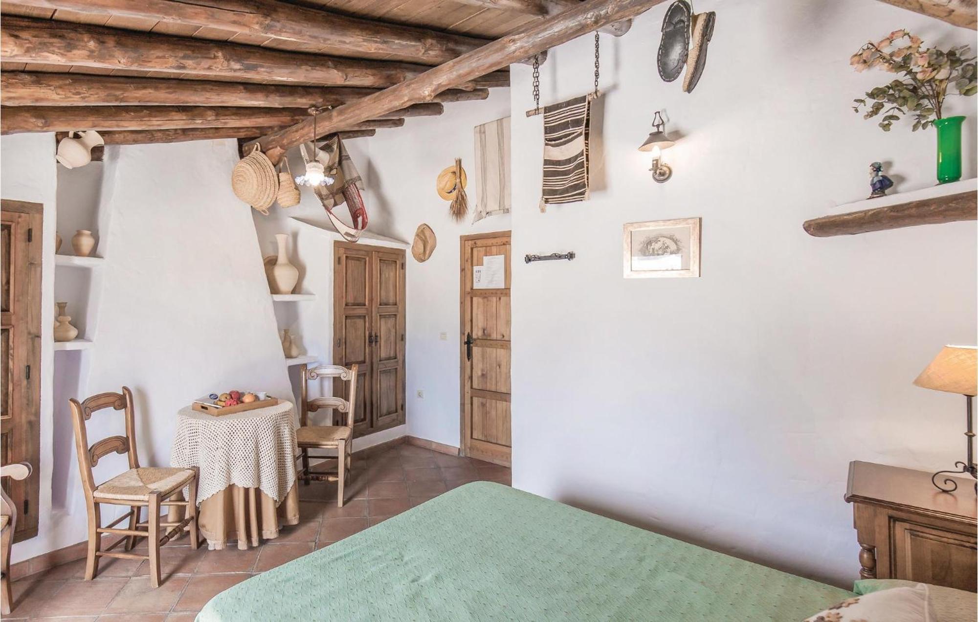 Cozy Home In Zahara De La Sierra With Kitchen Екстериор снимка
