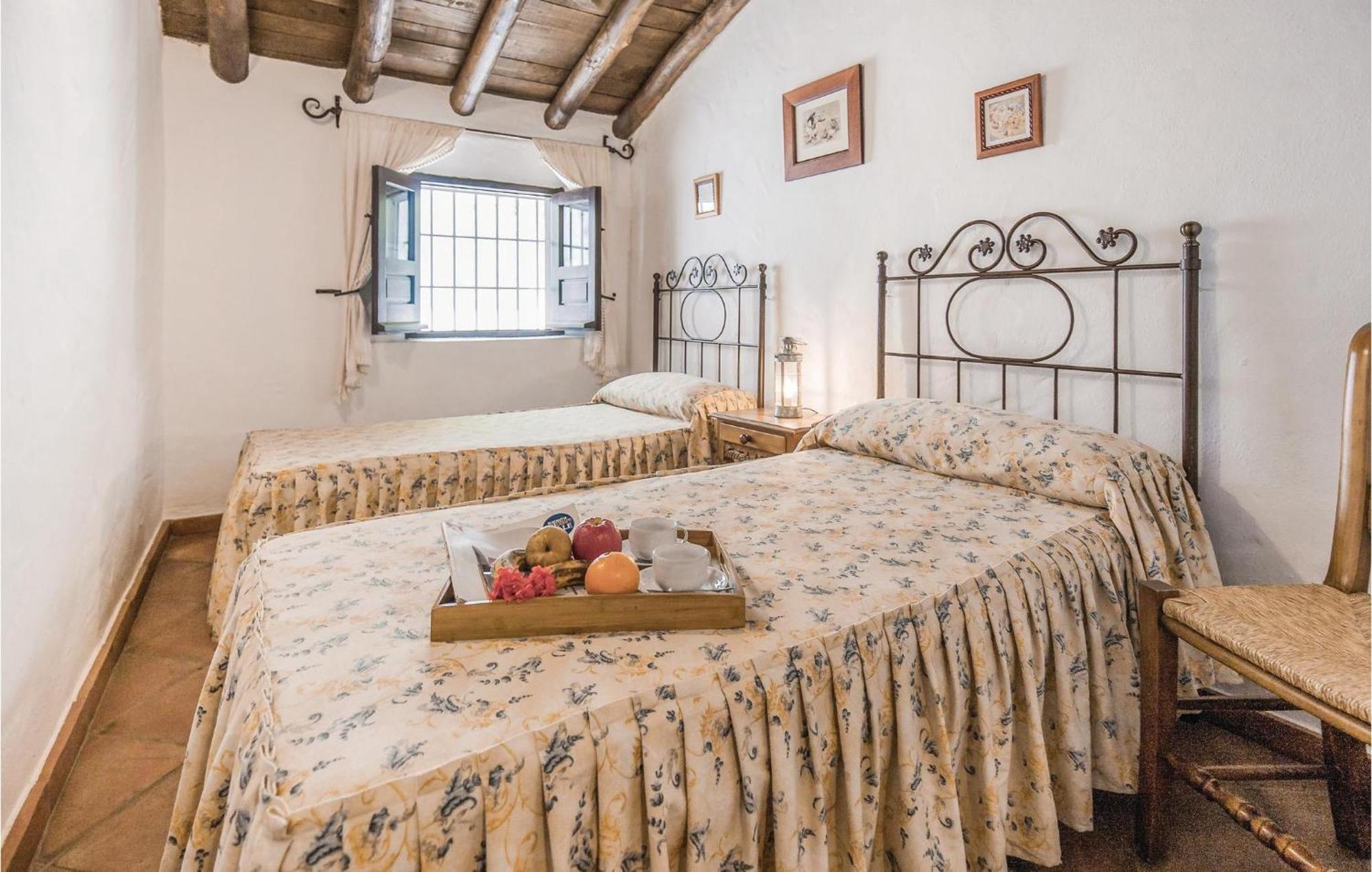 Cozy Home In Zahara De La Sierra With Kitchen Екстериор снимка