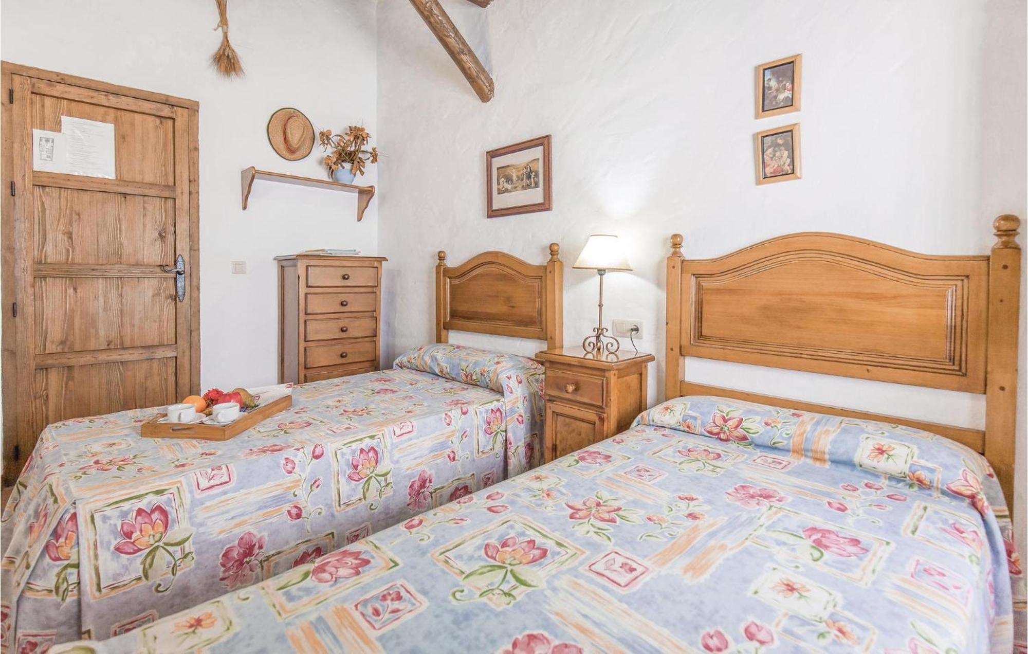 Cozy Home In Zahara De La Sierra With Kitchen Екстериор снимка