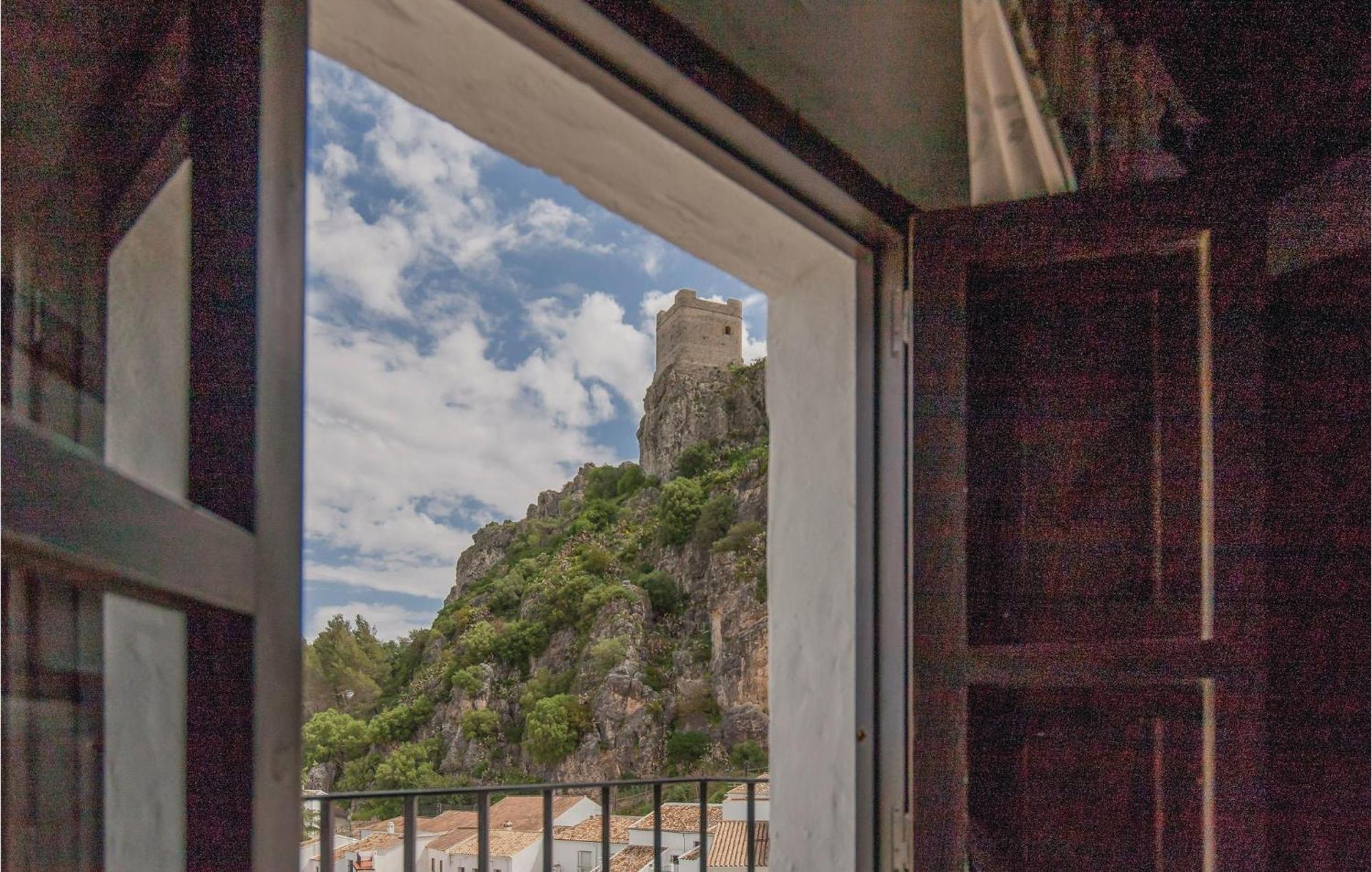 Cozy Home In Zahara De La Sierra With Kitchen Екстериор снимка
