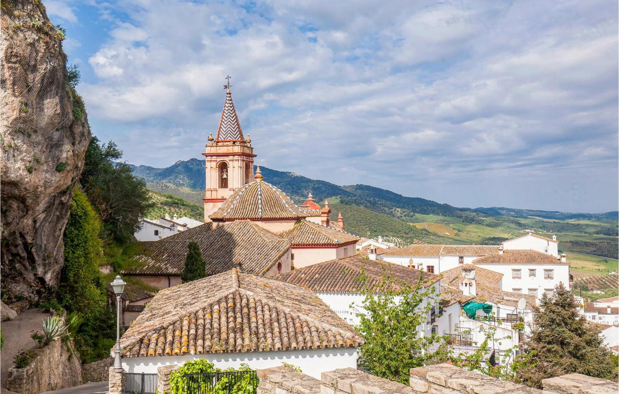 Cozy Home In Zahara De La Sierra With Kitchen Екстериор снимка